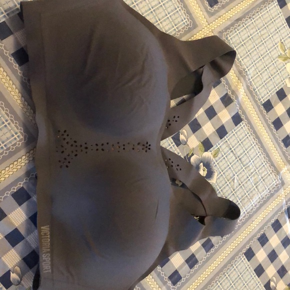 Victoria secret sports bra - Picture 1 of 3